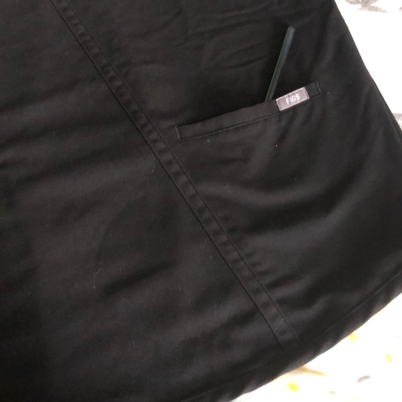 SOLD💥💥💥💥FiGS Scrub Top - Picture 2 of 5